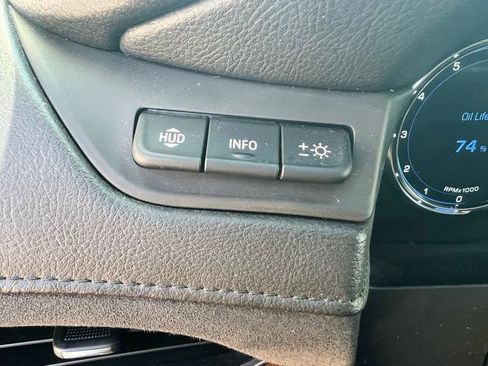 Used 2020 Cadillac Escalade Luxury AWD/4WD image 17