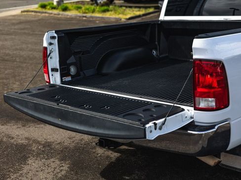 Used 2022 RAM 1500 Classic SLT w/ Protection Group AWD/4WD image 11