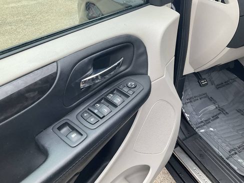 Used 2018 Dodge Grand Caravan SE FWD image 9