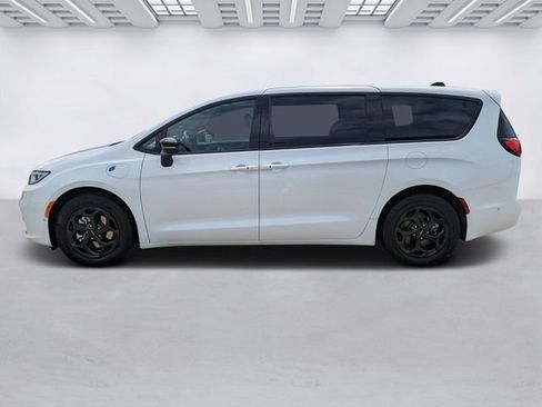 Used 2024 Chrysler Pacifica Limited FWD image 8