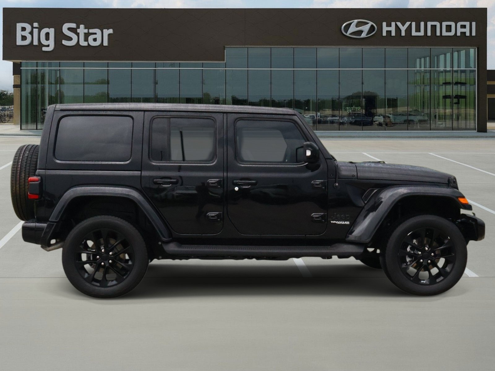 Used 2022 Jeep Wrangler Unlimited Sahara AWD/4WD image 5