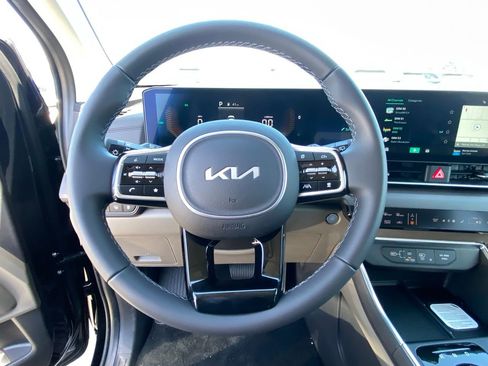 New 2026 Kia Carnival EX FWD image 17