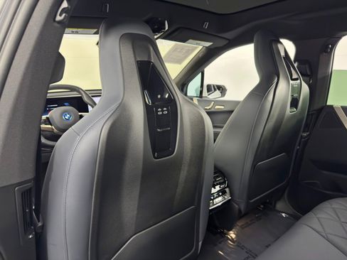 Used 2023 BMW iX xDrive50 w/ Sport Package image 41