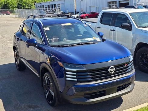 Used 2025 Nissan Kicks SR FWD image 10