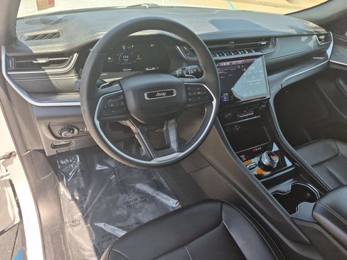 Used 2024 Jeep Grand Cherokee Limited AWD/4WD image 10