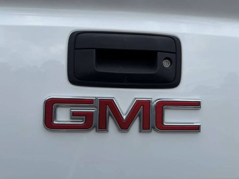 Used 2015 GMC Sierra 2500 Denali w/ Driver Alert Package AWD/4WD image 29
