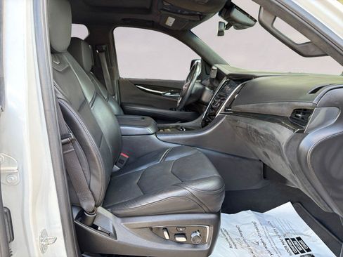 Used 2018 Cadillac Escalade ESV Platinum RWD image 15