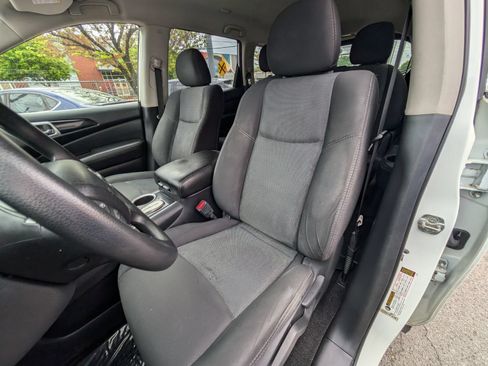 Used 2020 Nissan Pathfinder S FWD image 16