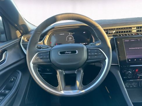 New 2025 Jeep Grand Cherokee Laredo X w/ Luxury Tech Group I image 12