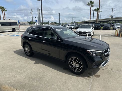 Used 2024 Mercedes-Benz GLC 300 4MATIC image 4