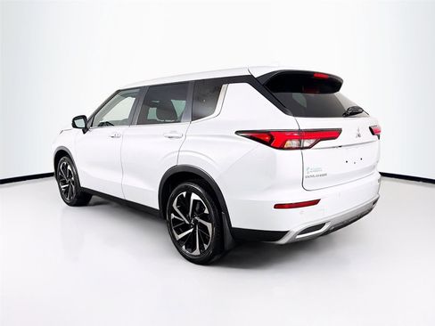 Used 2023 Mitsubishi Outlander SE FWD image 5
