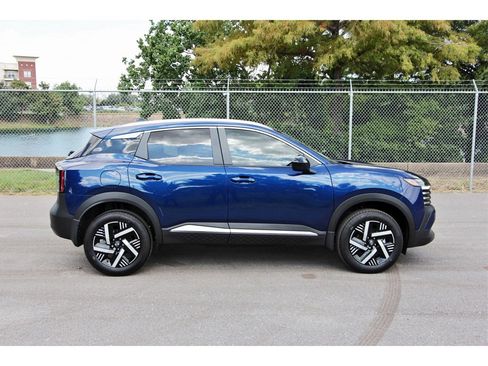 New 2026 Nissan Kicks SV w/ Charging Package image 5