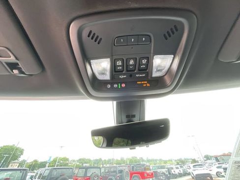 Used 2023 Chevrolet Traverse High Country FWD image 22