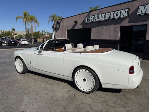 Used 2015 Rolls-Royce Phantom Drophead Coupe image 4