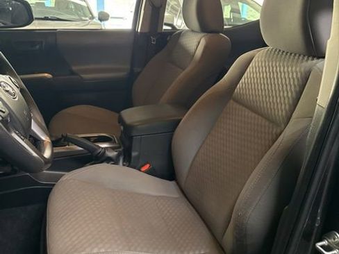 Used 2022 Toyota Tacoma SR5 RWD image 5
