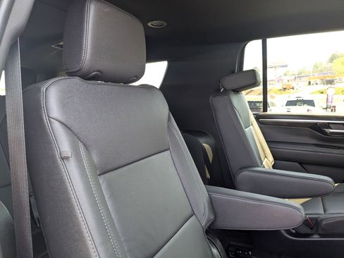 Used 2025 Chevrolet Suburban LT w/ Comfort Package image 28