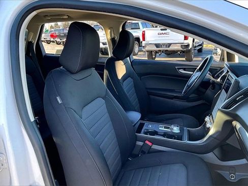 Used 2021 Ford Edge SE image 29