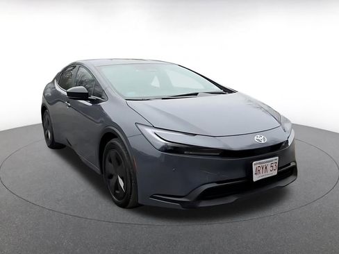 Used 2025 Toyota Prius LE image 3