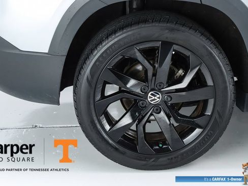 Used 2023 Volkswagen Taos SE w/ Panoramic Sunroof Package FWD image 50