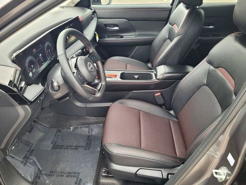 New 2026 Nissan Kicks SR w/ Cold Weather Package image 8