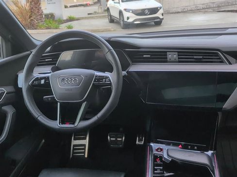 Used 2024 Audi Q8 e-tron Prestige image 10