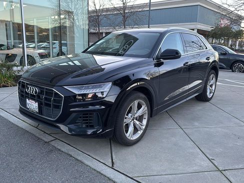 Used 2023 Audi Q8 Premium image 1