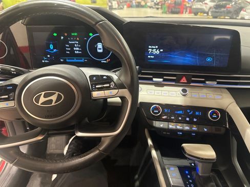 Used 2025 Hyundai Elantra Limited FWD image 38