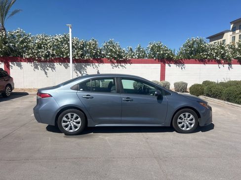 Used 2022 Toyota Corolla LE image 3