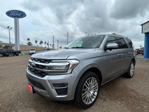 Used 2023 Ford Expedition Limited RWD image 3