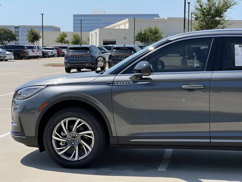 New 2025 Lincoln Corsair FWD image 5