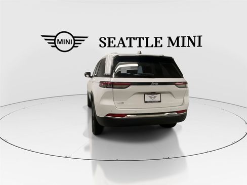 Used 2024 Jeep Grand Cherokee Limited 4xe AWD/4WD image 9
