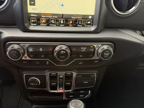 Used 2023 Jeep Wrangler Unlimited Sahara w/ Cold Weather Group AWD/4WD image 8