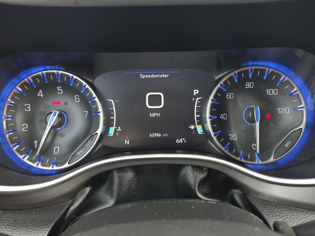 Used 2024 Chrysler Pacifica Touring-L FWD image 10