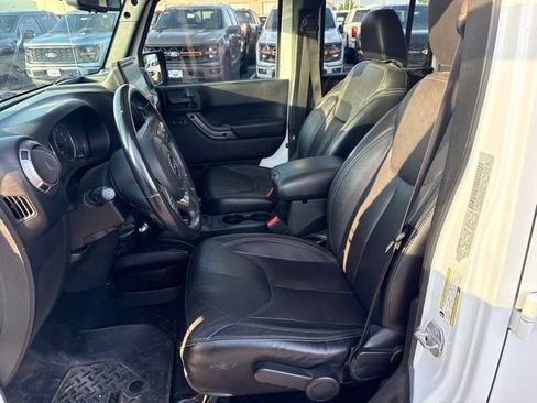 Used 2018 Jeep Wrangler Unlimited Sahara AWD/4WD image 10