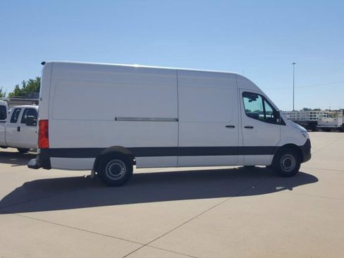 Used 2021 Mercedes-Benz Sprinter 2500 image 6
