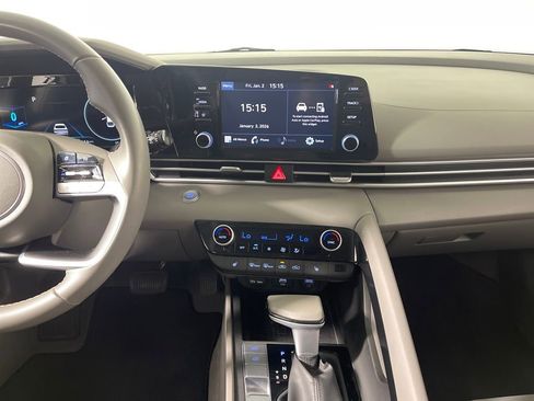 Certified 2022 Hyundai Elantra SEL w/ Convenience + Premium Package image 16