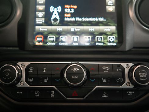 Used 2022 Jeep Gladiator Sport image 26