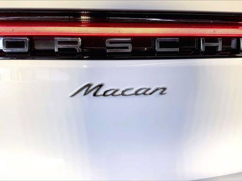 Certified 2026 Porsche Macan AWD/4WD image 35