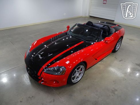 Used 2003 Dodge Viper SRT-10 image 2