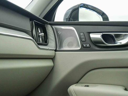 Certified 2025 Volvo XC60 B5 Ultra w/ Protection Package Premier image 26