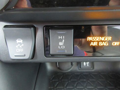 Used 2019 Toyota RAV4 XLE w/ Convenience Package AWD/4WD image 45