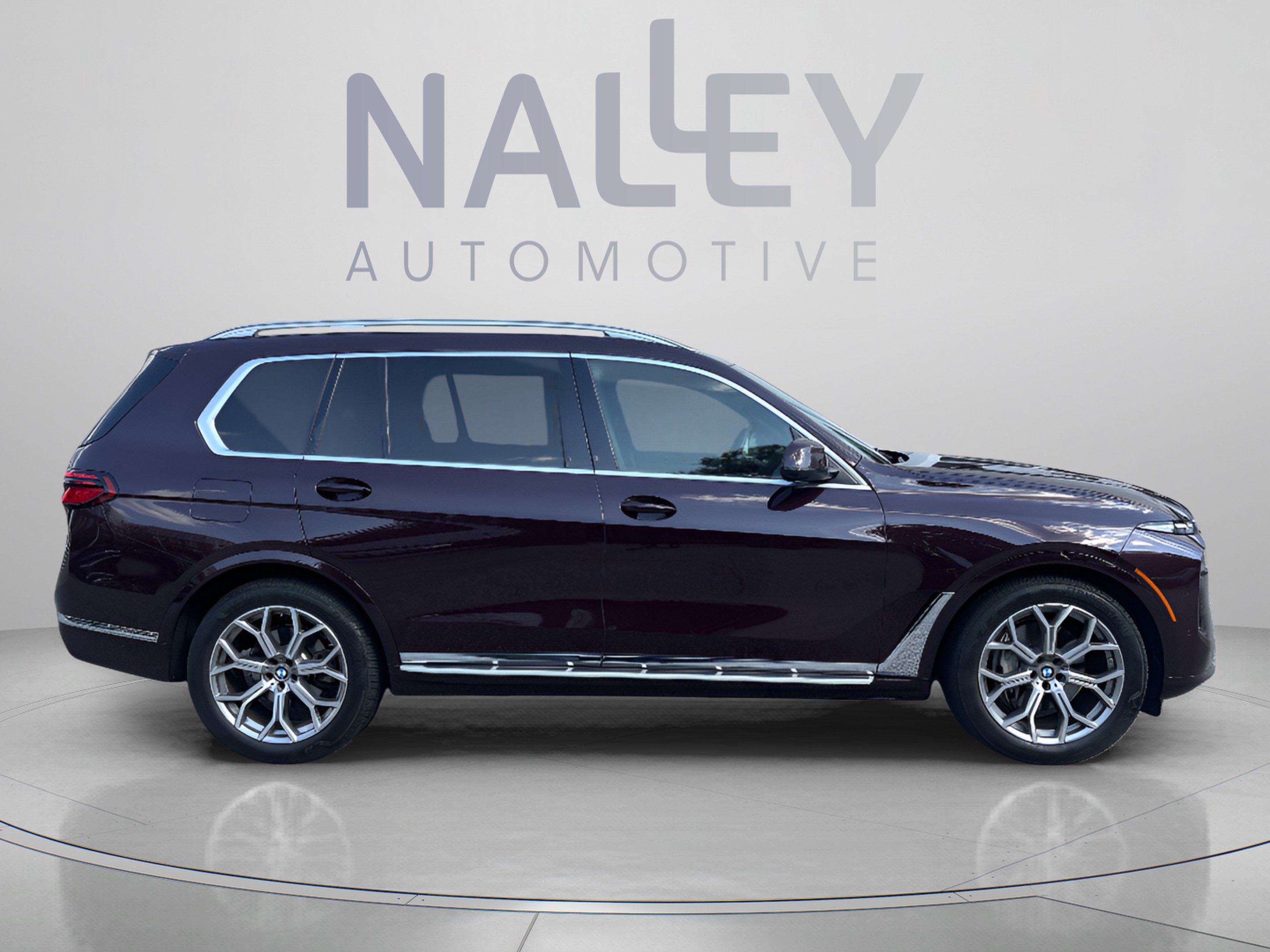 Used 2023 BMW X7 xDrive40i w/ Executive Package AWD/4WD image 4