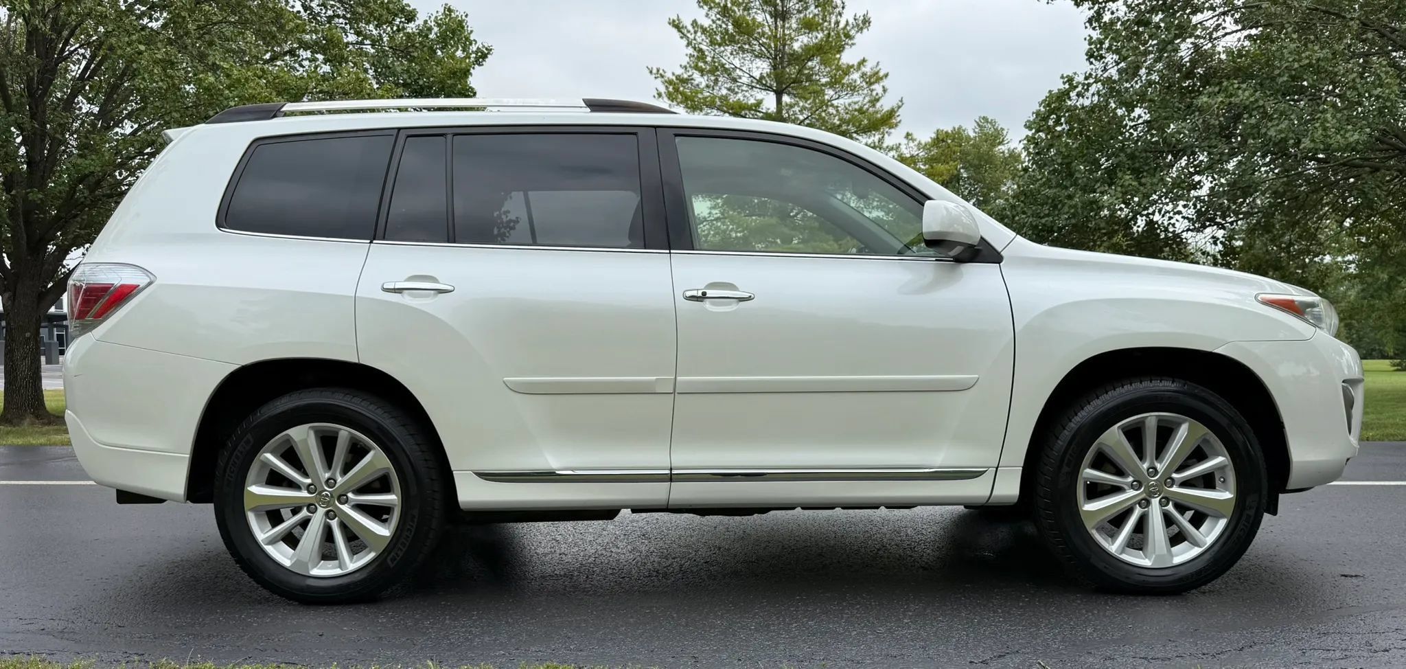 Used 2013 Toyota Highlander Limited AWD/4WD image 4