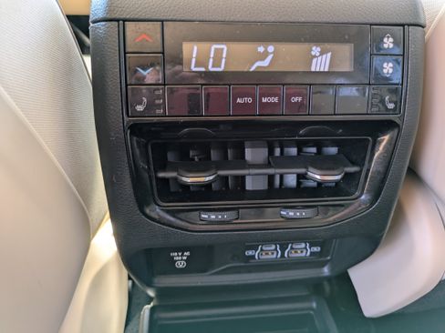 Used 2022 Jeep Grand Cherokee L Limited image 17