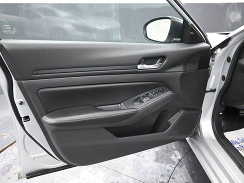 Used 2024 Nissan Altima 2.5 SV image 27