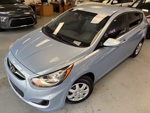 Used 2012 Hyundai Accent GS image 9