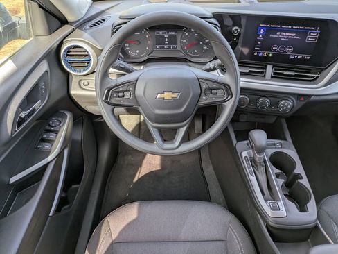 Used 2025 Chevrolet Trax LS w/ LS Convenience Package image 16