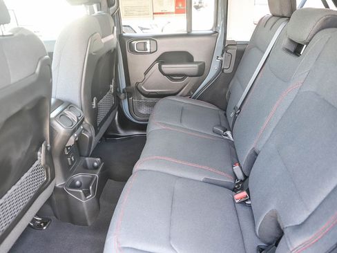 Used 2025 Jeep Wrangler Unlimited Rubicon AWD/4WD image 18