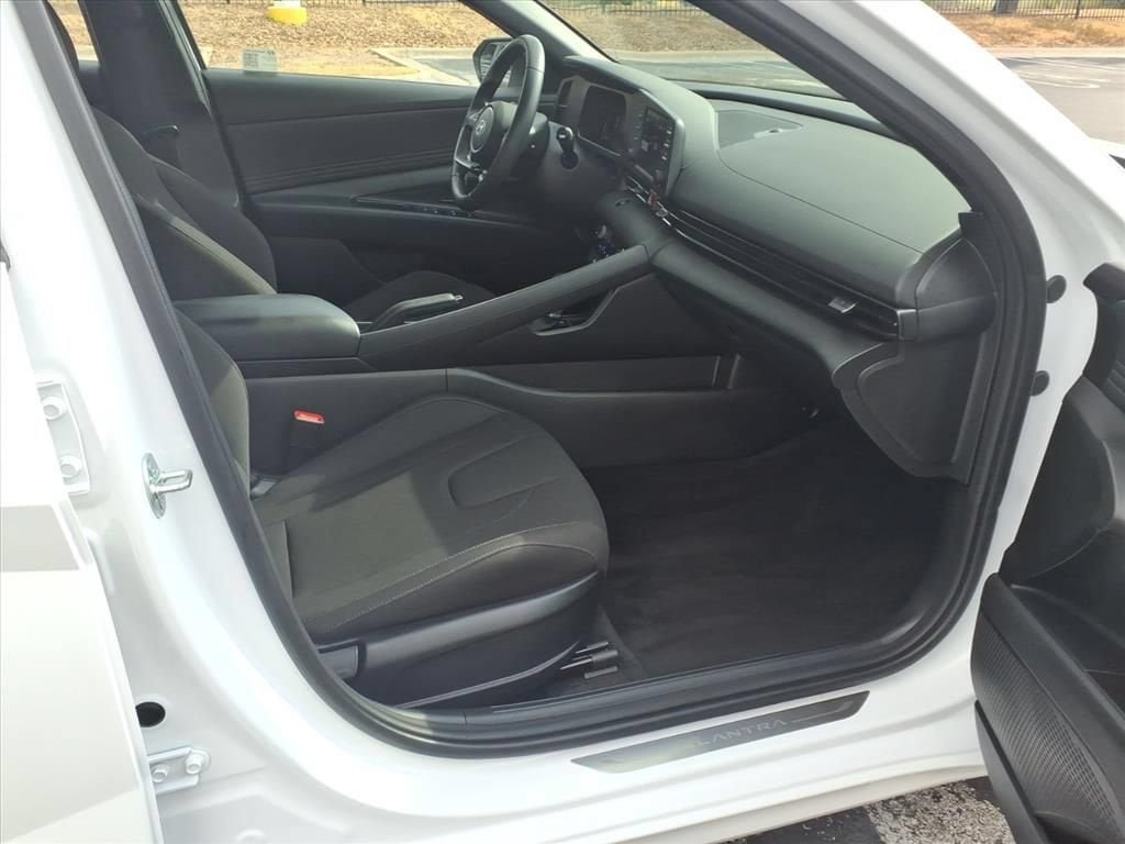 Used 2025 Hyundai Elantra Sport FWD image 21
