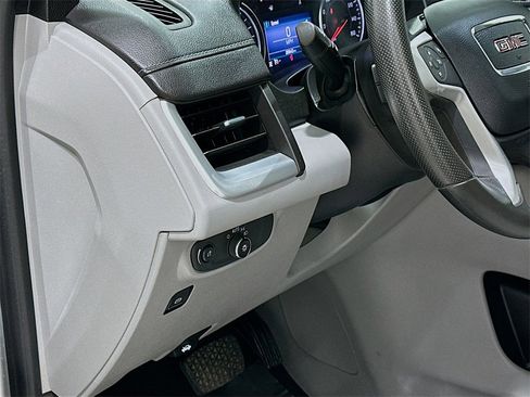 Used 2022 GMC Terrain SLE w/ Driver Convenience Package image 10